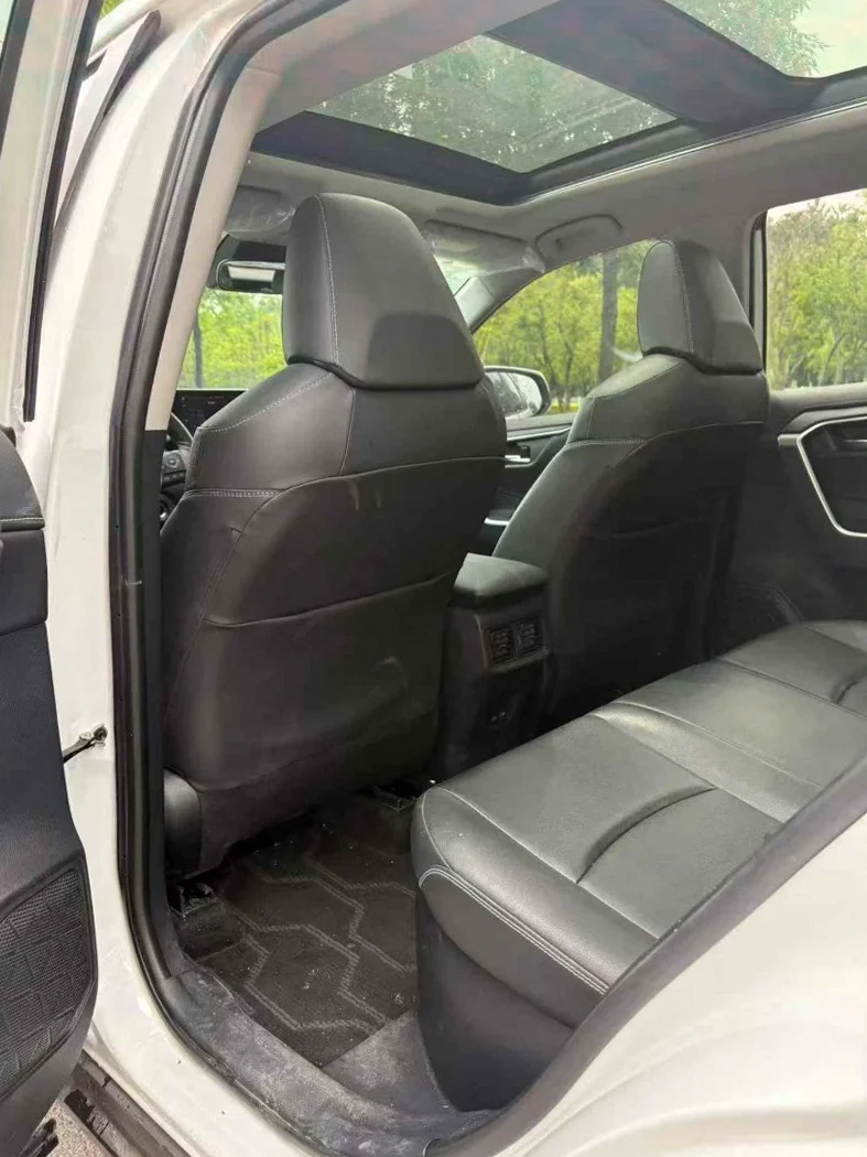 丰田RAV4 后面外观一