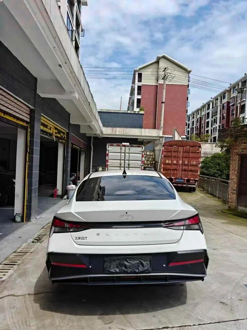 现代伊兰特 驾驶室
