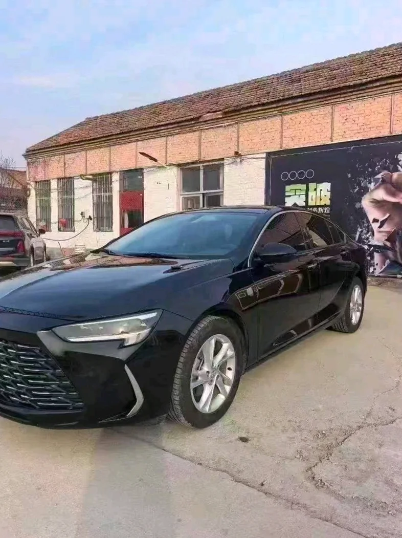 别克君威 正面外观二