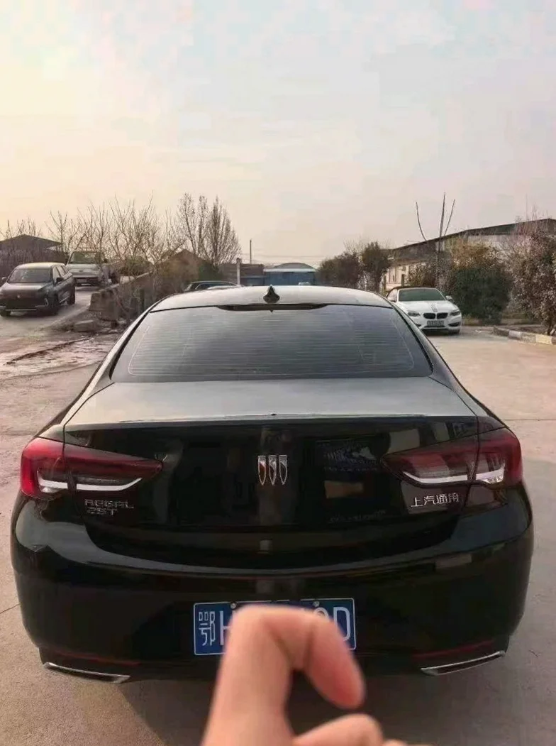 别克君威 内饰后排