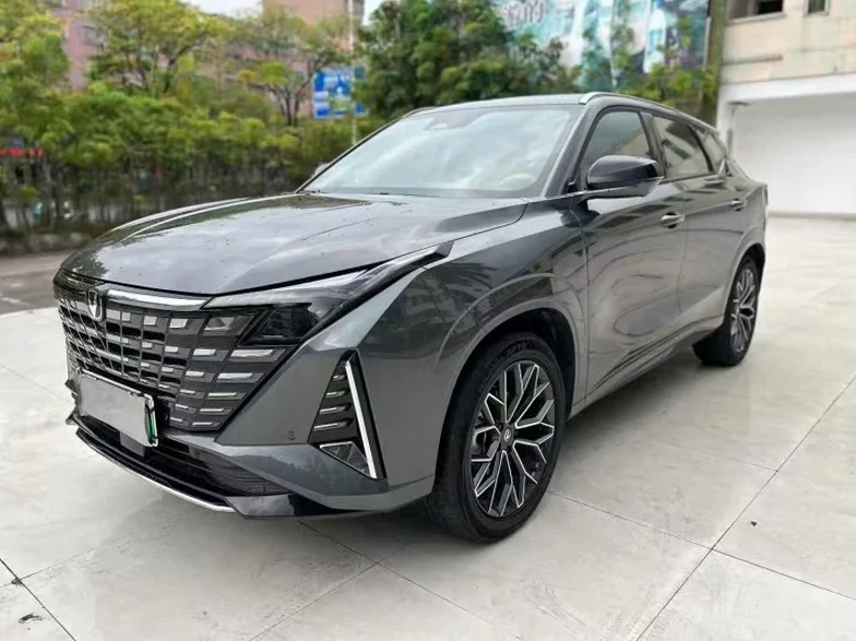 长安汽车UNI 正面外观三