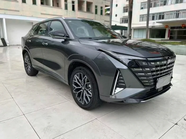 长安汽车UNI 正面外观二