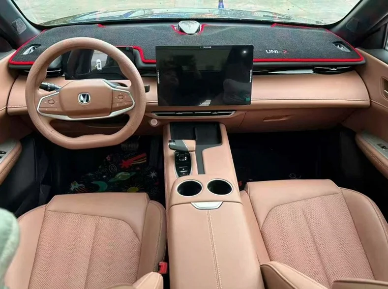 长安汽车UNI 后面外观二