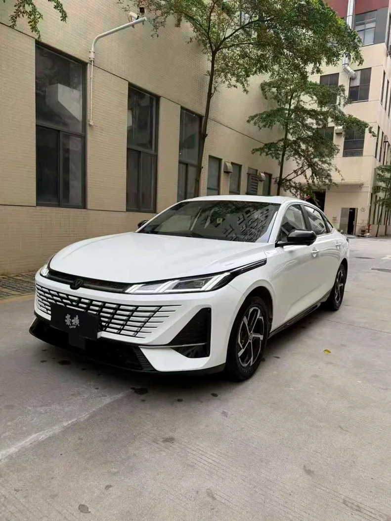 长安汽车逸动 正面外观三