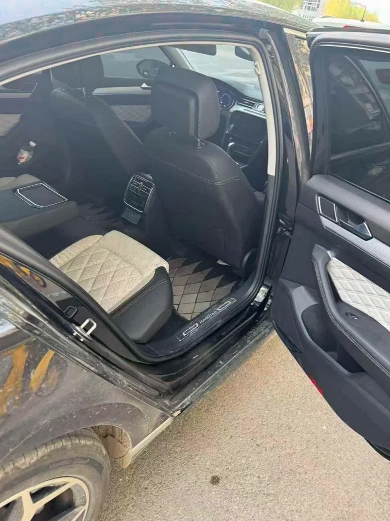 大众迈腾 后面外观一