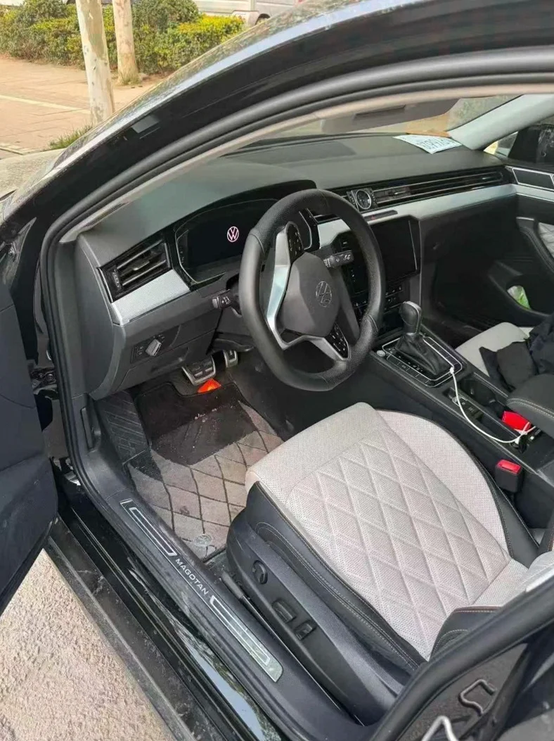 大众迈腾 正面外观二