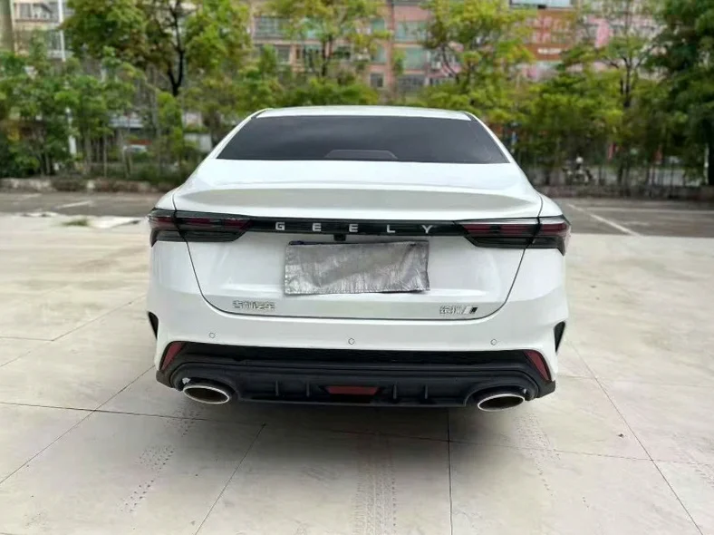 吉利缤瑞 驾驶室