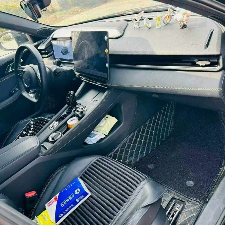 领克03 内饰前排