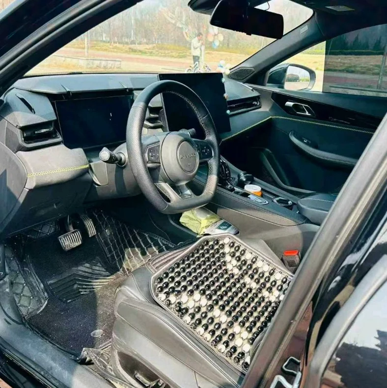 领克03 后面外观一