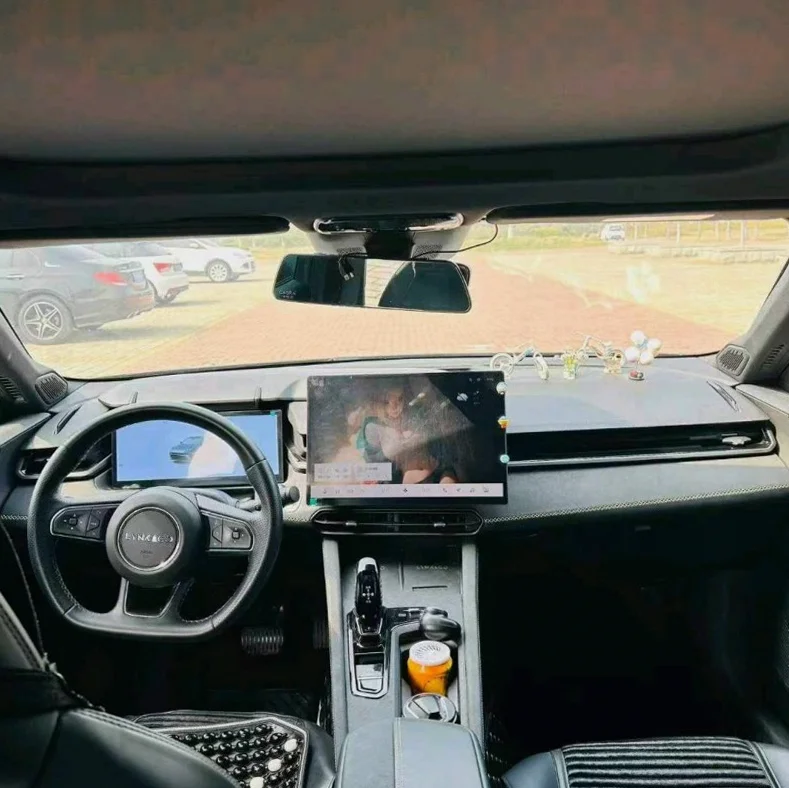 领克03 内饰后排