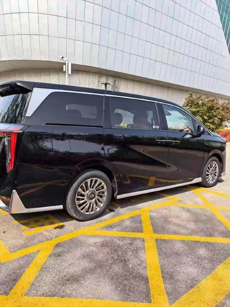 传祺M8 内饰前排