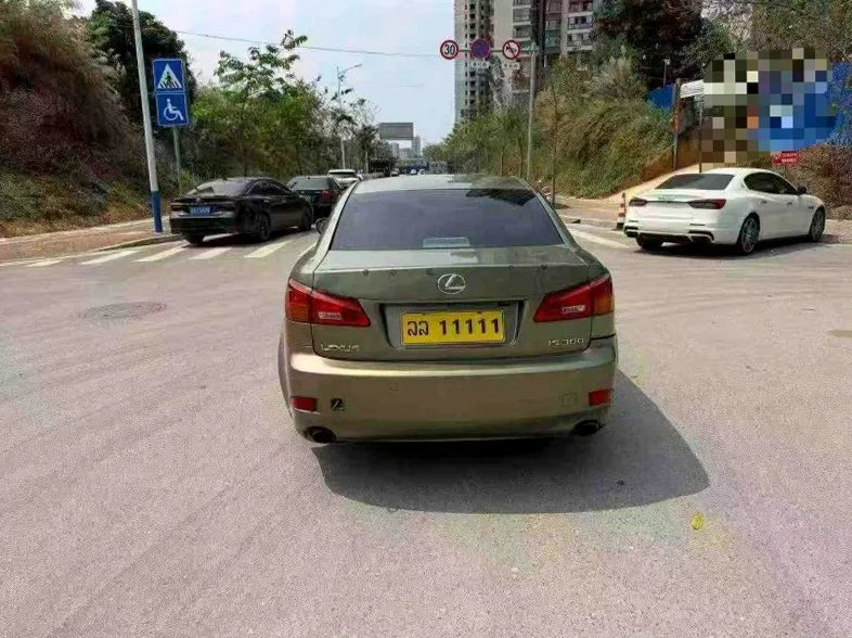 雷克萨斯IS 驾驶室