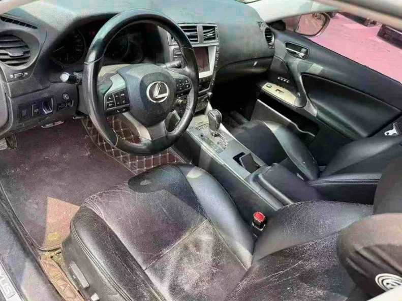 雷克萨斯IS 后面外观一