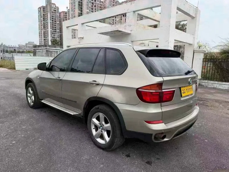 宝马X5 内饰后排