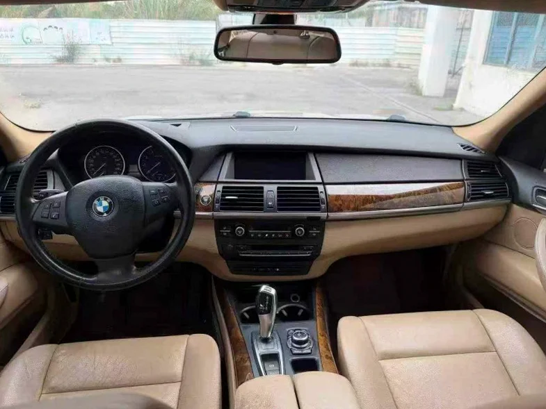 宝马X5 后面外观二