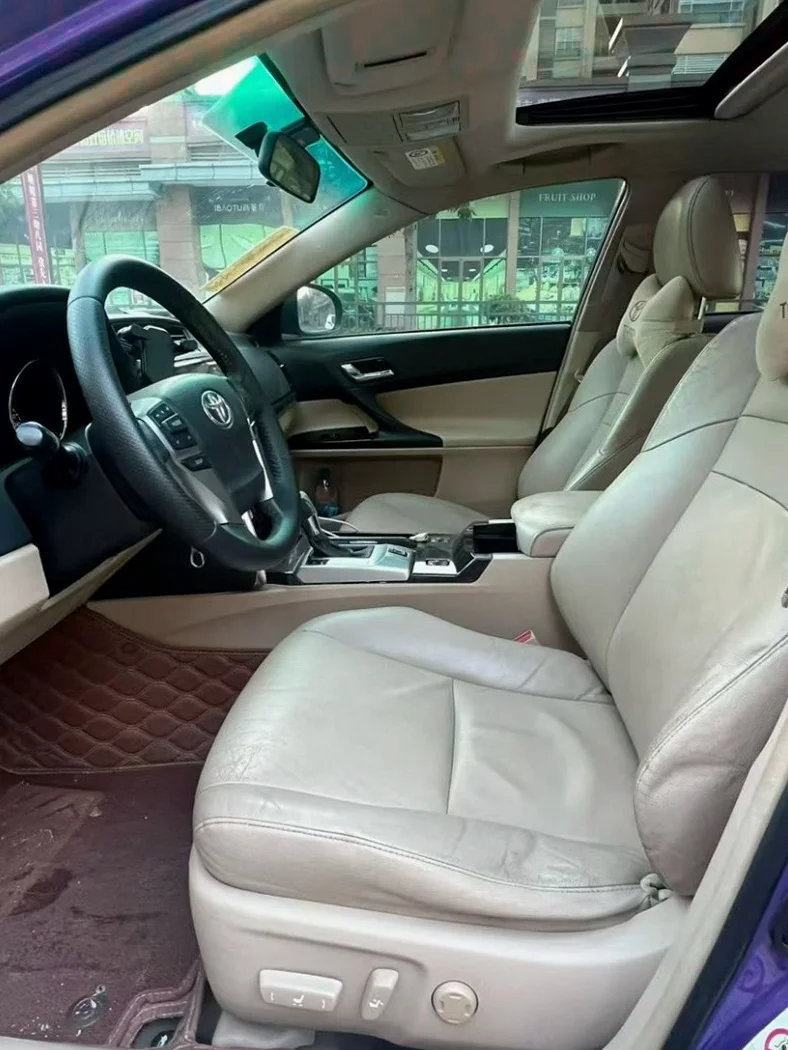 丰田锐志 内饰前排