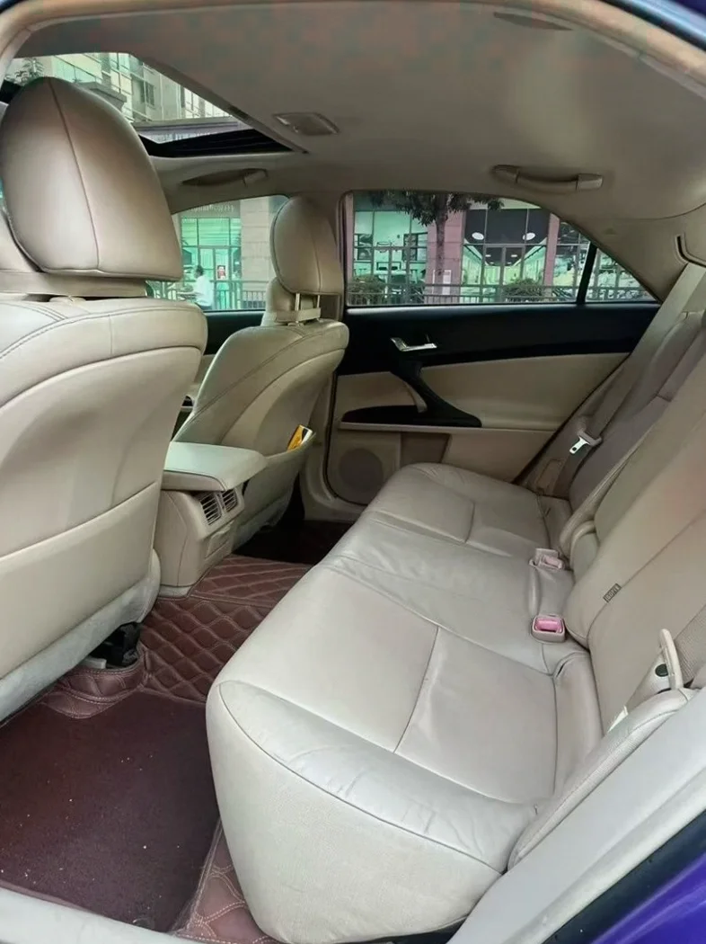 丰田锐志 后面外观一