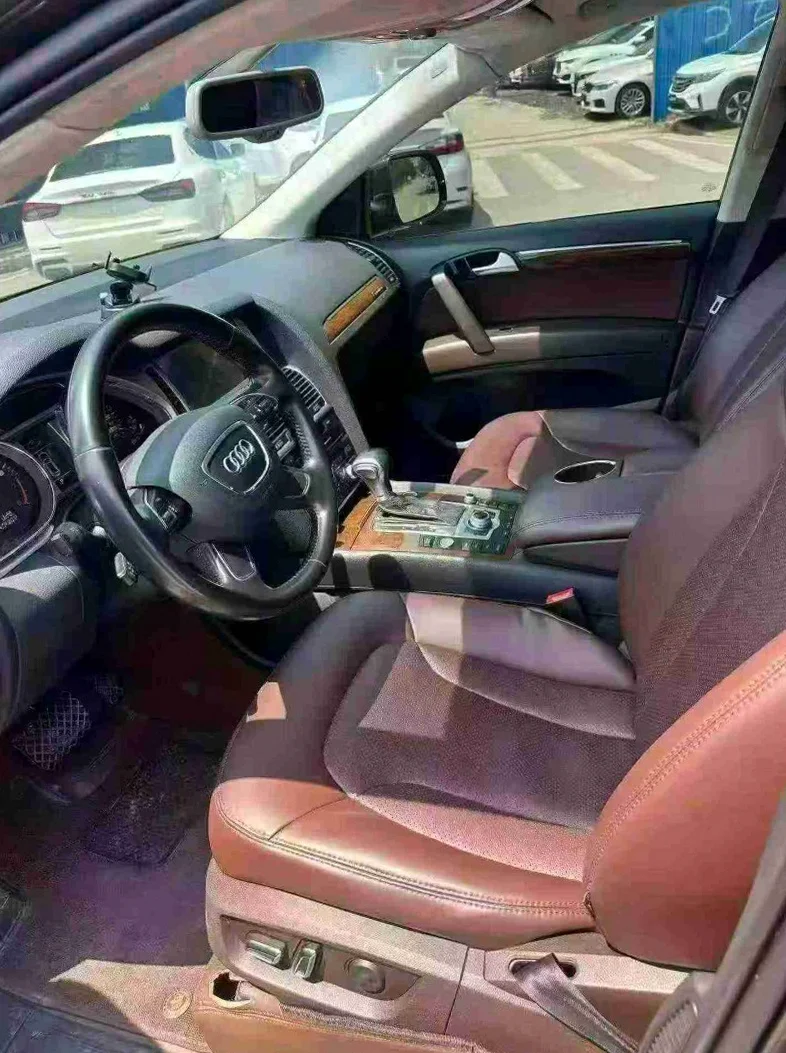 奥迪Q7 后面外观一