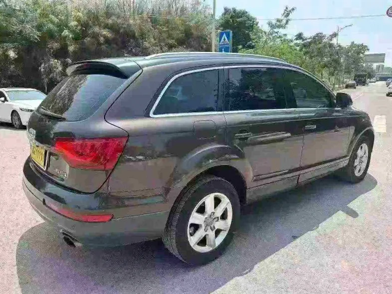 奥迪Q7 内饰前排