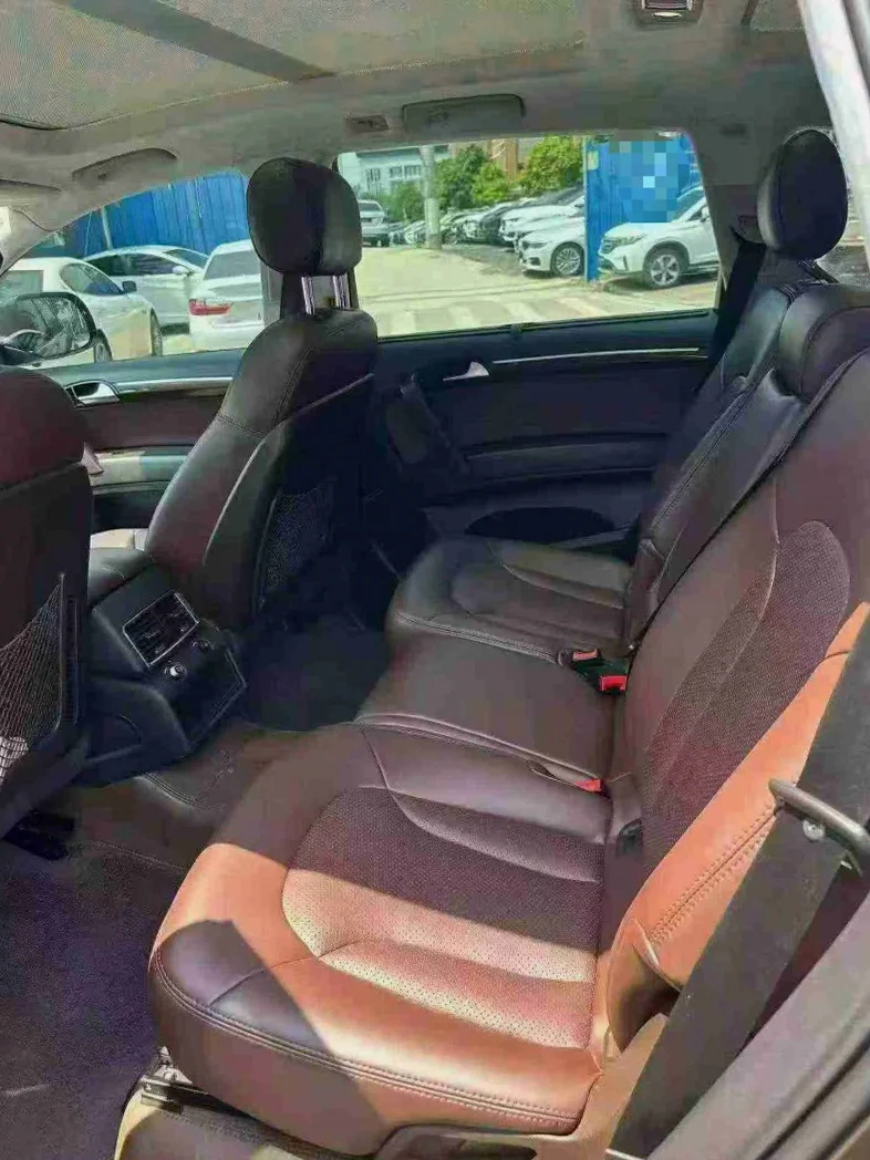 奥迪Q7 后面外观三