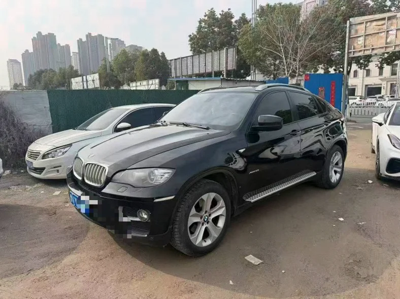 宝马X6 正面外观三