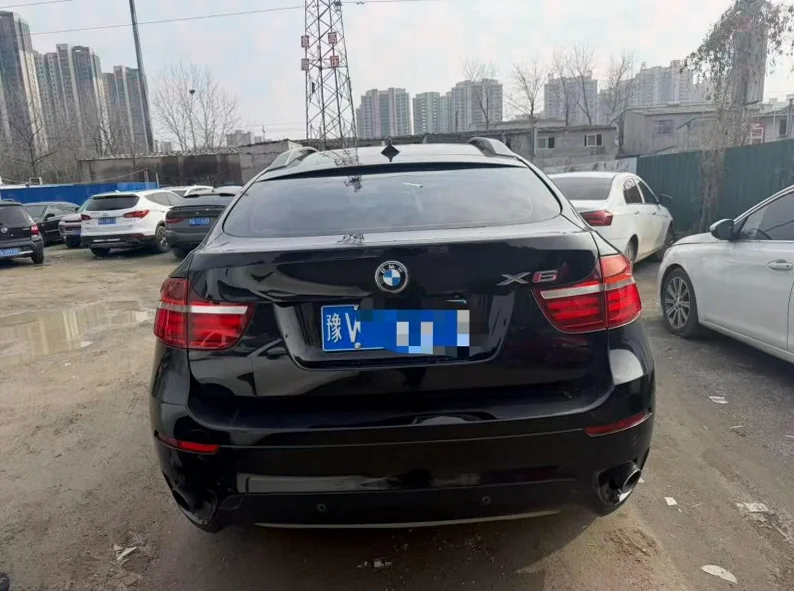 宝马X6 后面外观三