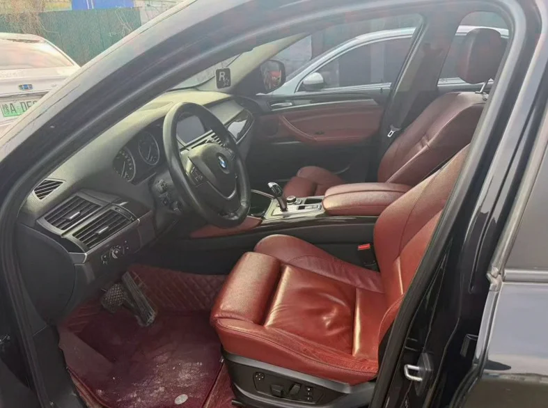 宝马X6 后面外观二