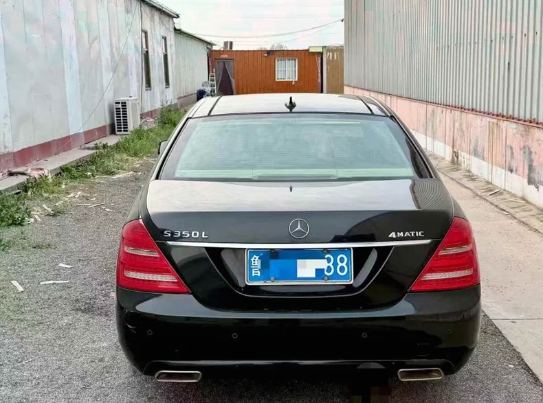 奔驰S 后面外观三