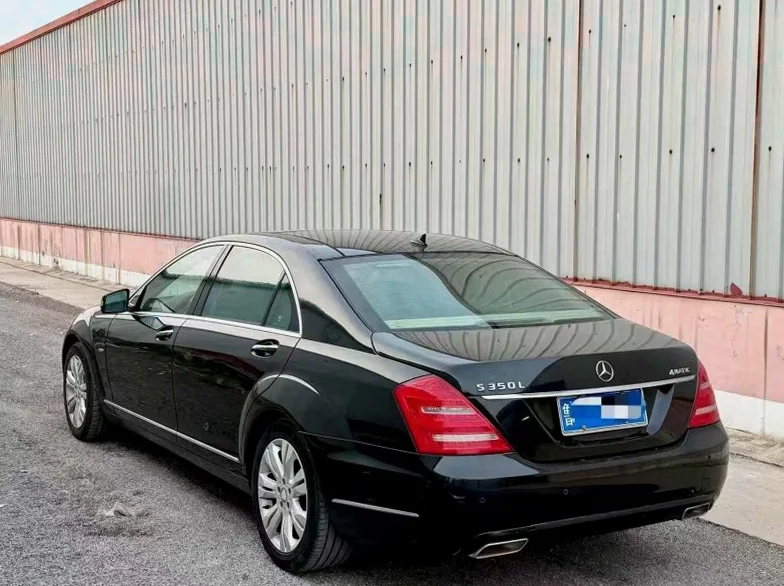 奔驰S 内饰后排