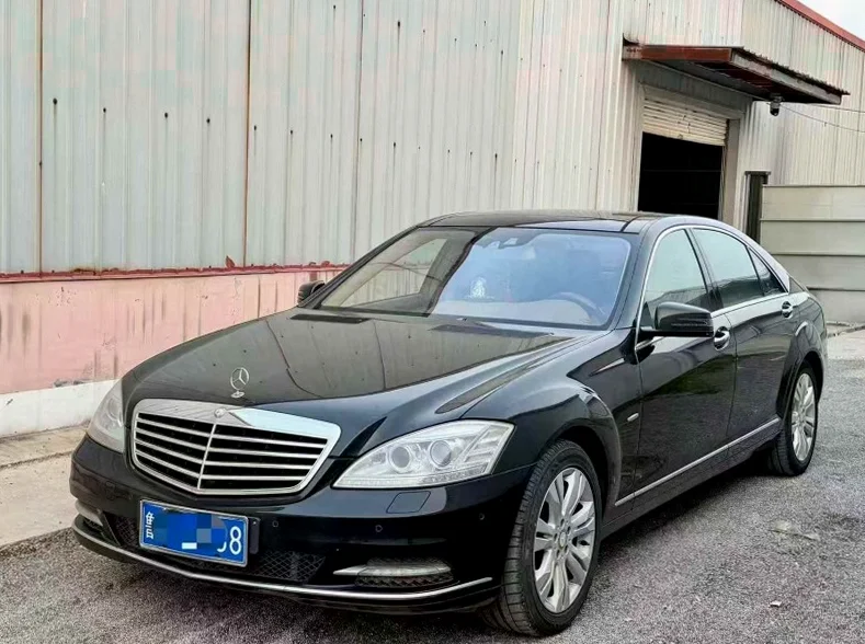 奔驰S 正面外观二
