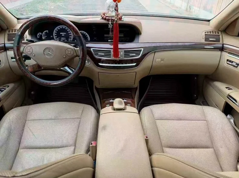 奔驰S 后面外观二