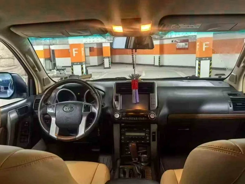 丰田普拉多 后面外观三