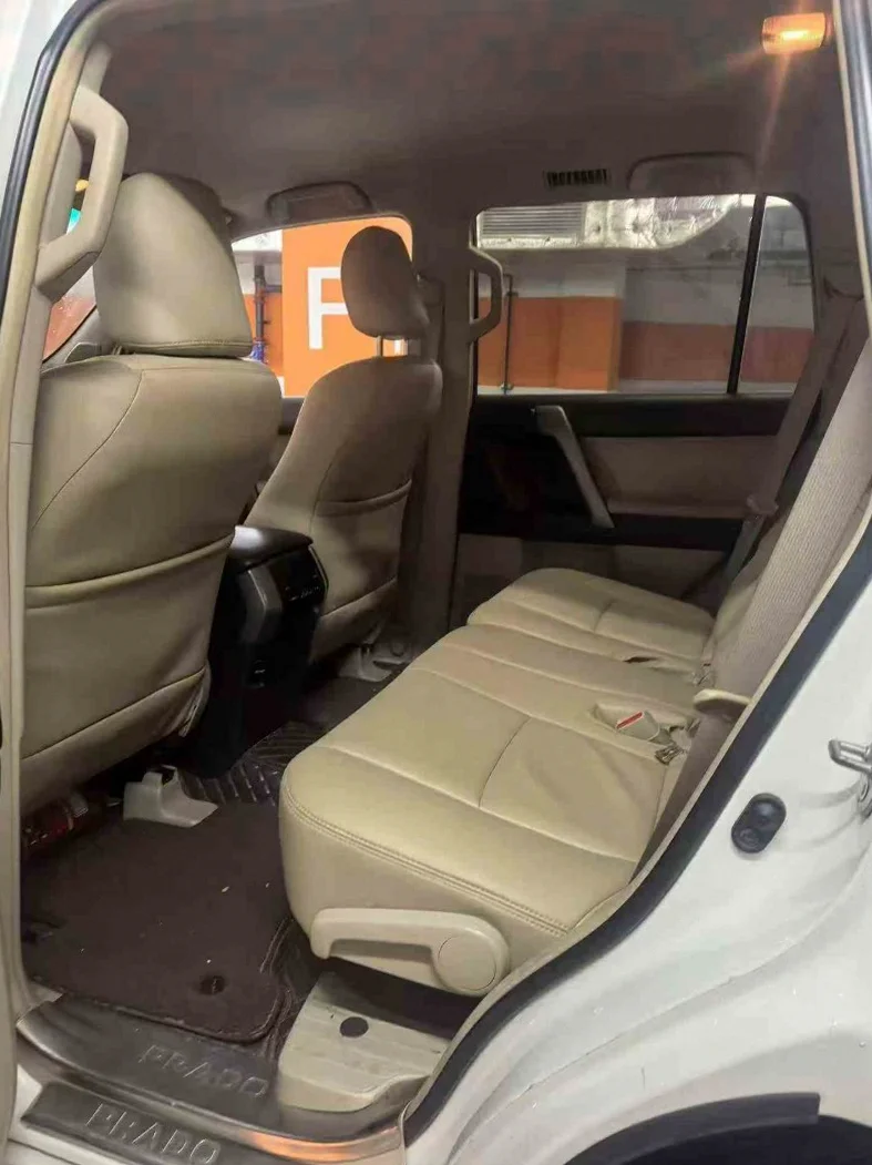 丰田普拉多 后面外观二