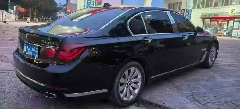 宝马7系 后面外观三