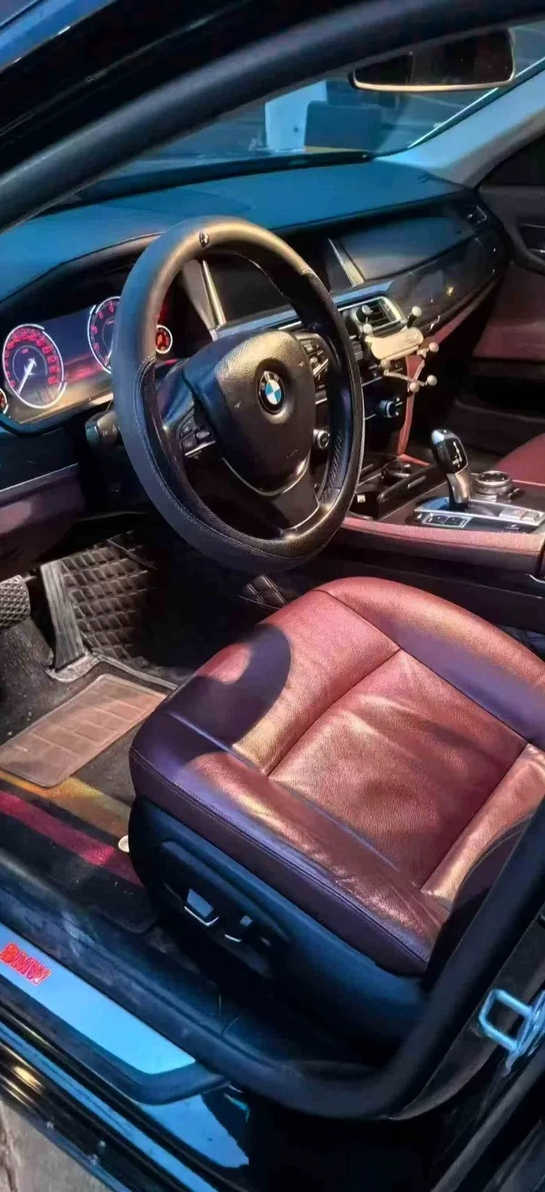 宝马7系 后面外观一