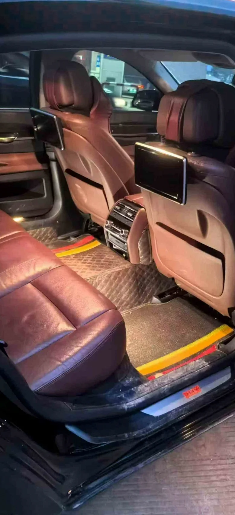 宝马7系 内饰后排