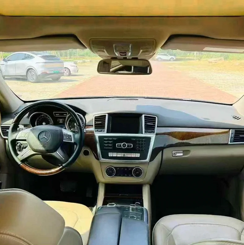 奔驰ML 后面外观一