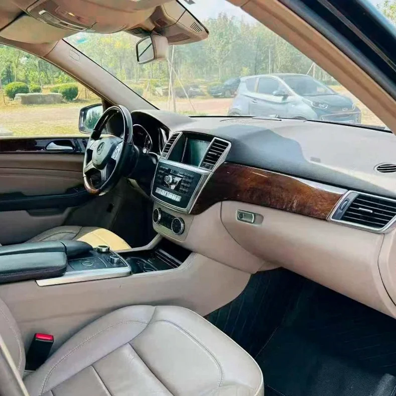 奔驰ML 后面外观二