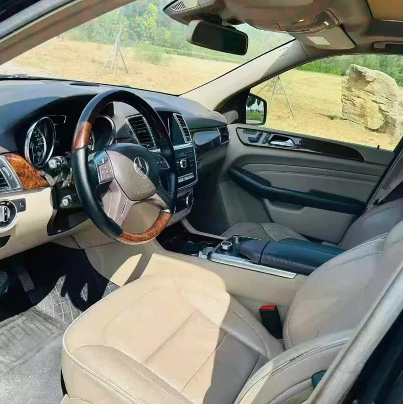 奔驰ML 内饰前排