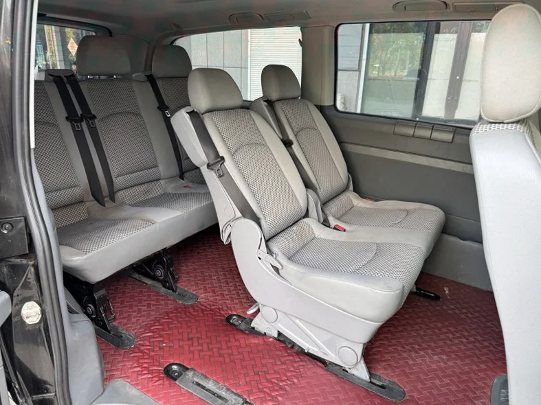 奔驰威霆 后面外观三