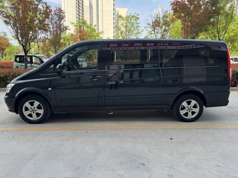 奔驰威霆 正面外观三