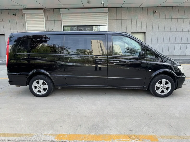 奔驰威霆 内饰前排