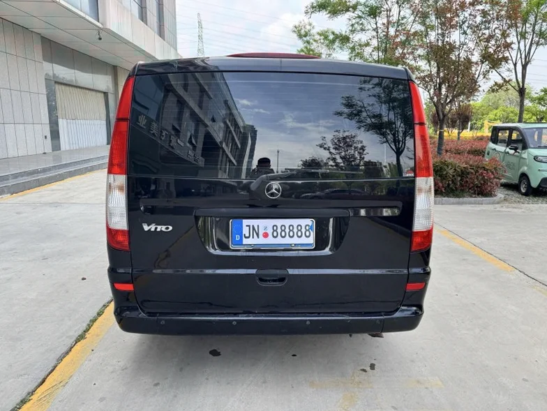 奔驰威霆 驾驶室