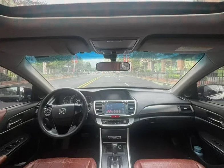 本田雅阁 后面外观二