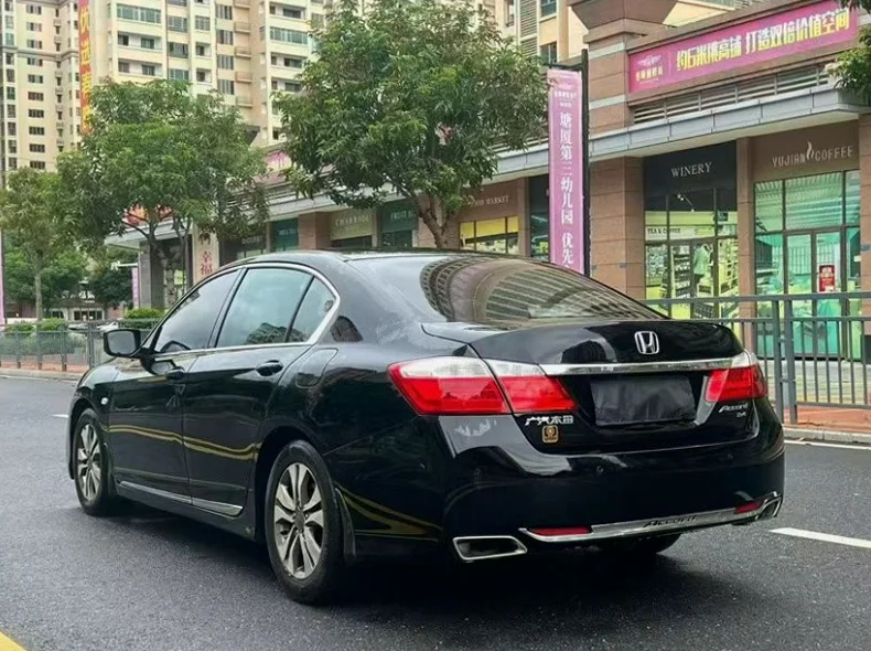 本田雅阁 内饰后排
