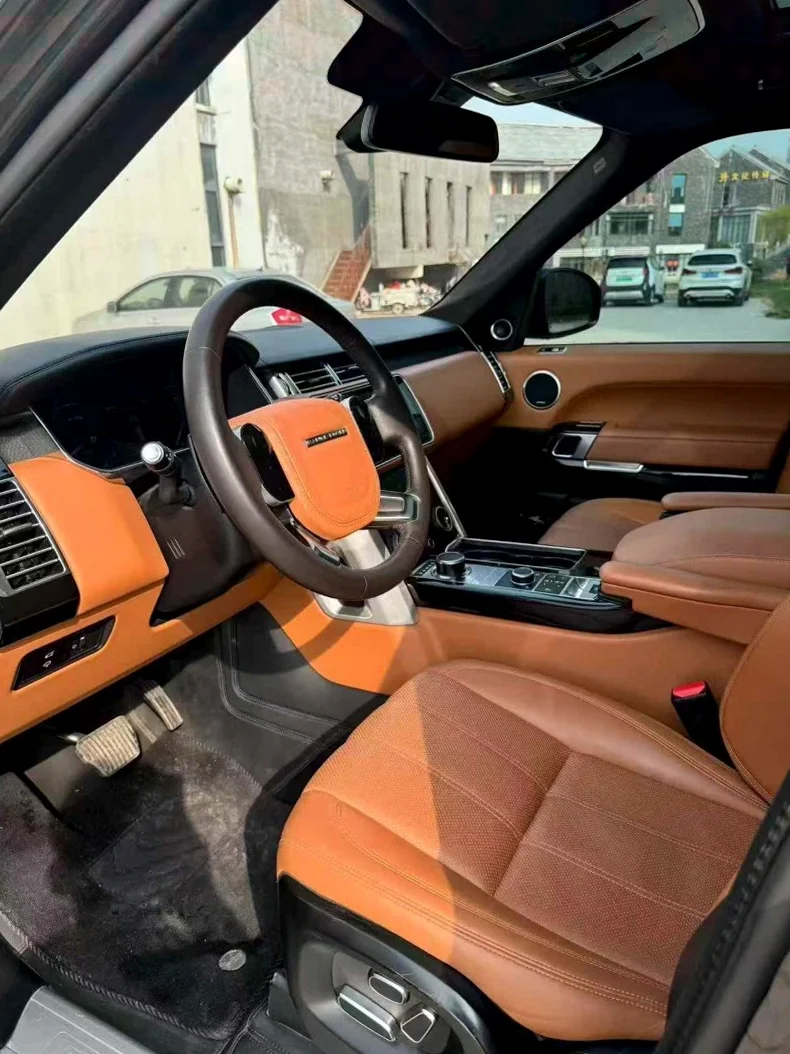 路虎揽胜行政 后面外观一