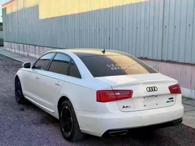 奥迪A6L 内饰后排