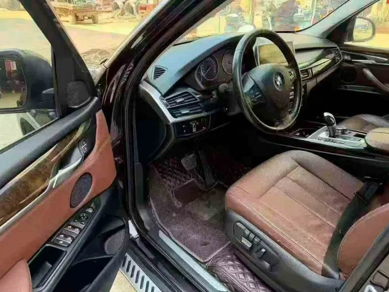 宝马X5 后面外观二