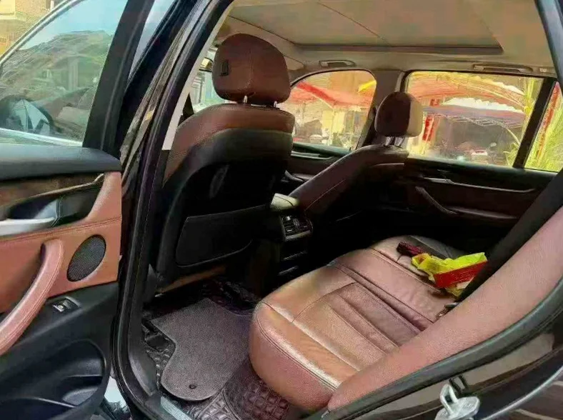 宝马X5 后面外观三