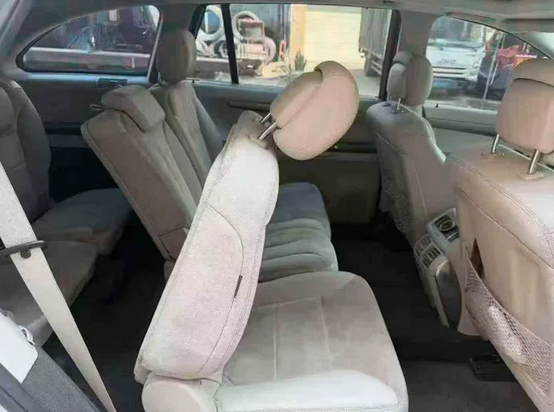 奔驰R 内饰前排